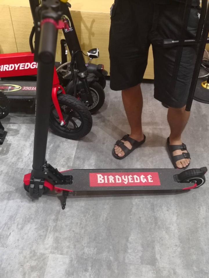 BIRDYEDGE G3 PLUS-X 電動滑板車 小港 西子灣 來回 分享心得 還不錯! 果然就是要續航要夠!實際測試電動滑板