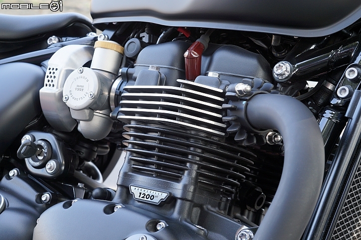 2018 TRIUMPH Bonneville Bobber Black 專屬騎士的黑色美學