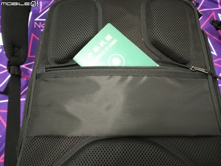 【分享】出自於台灣的好包，PackChair X 防身且可以坐的椅子包