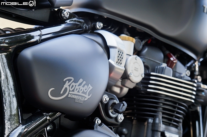 2018 TRIUMPH Bonneville Bobber Black 專屬騎士的黑色美學