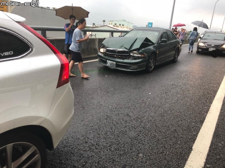 因為volvo保護我們!碰撞測試