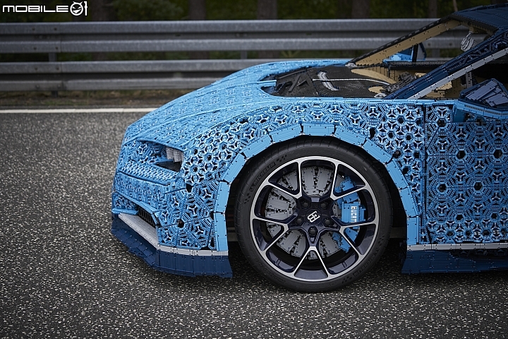 LEGO樂高打造1:1比例Bugatti Chiron-總共用上超過一百萬個樂高零件所組成,並使用多達339個種類的樂高零件 LEGO樂高打造1:1比例Bugatti Chiron-總共用上超過一百萬個樂高零件所組成,並使用多達339個種類的樂高零件