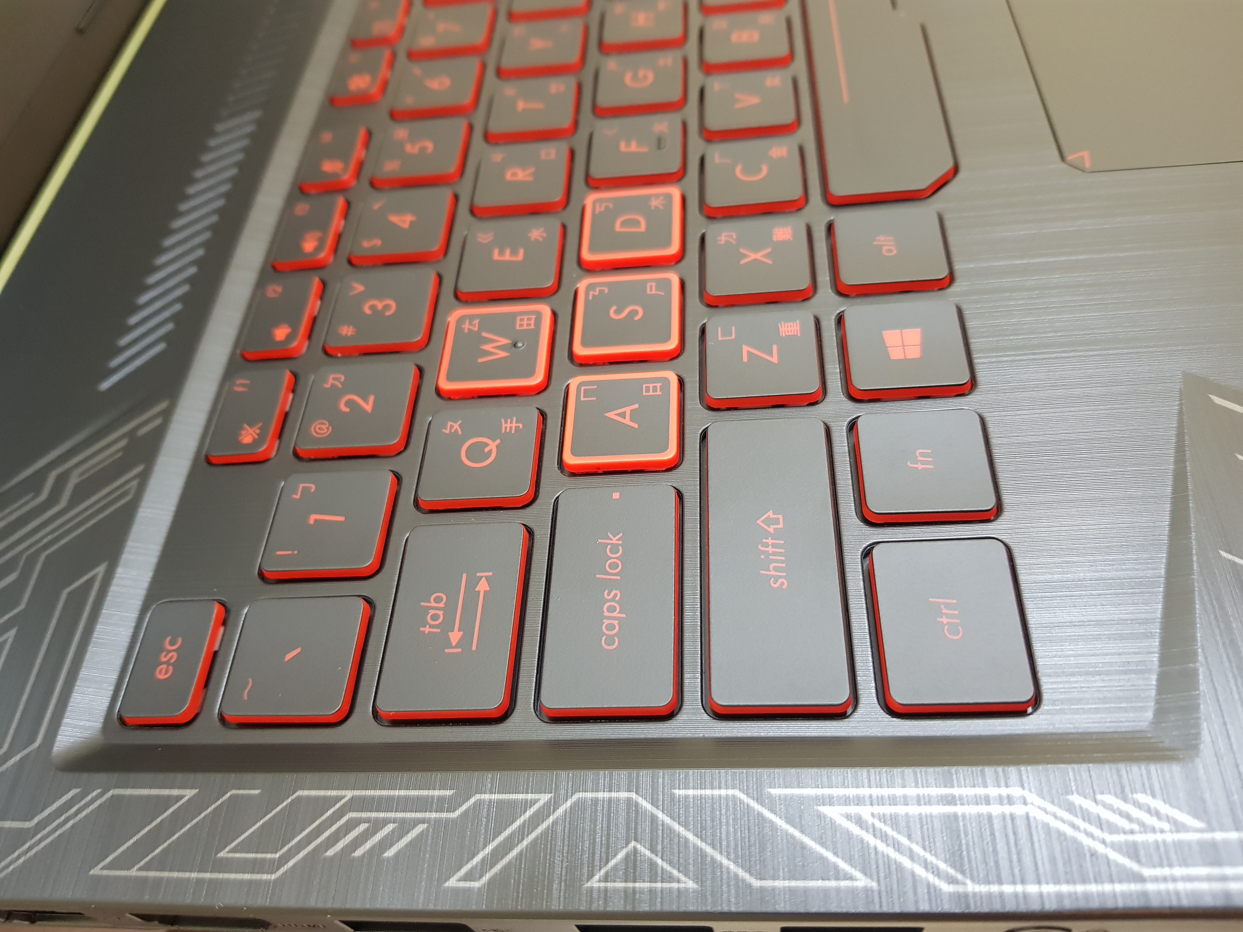 【小宅開箱】【閒聊】ASUS TUF Gaming FX504 剽悍．機甲戰魂