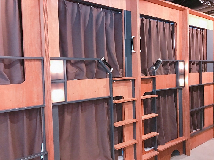 『大阪』結合叢書與咖啡的文藝青旅「The dorm hostel osaka」