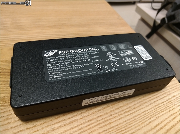 [不專業開箱] GIGABYTE SabrePro 15-W8 高質感平價電競筆電