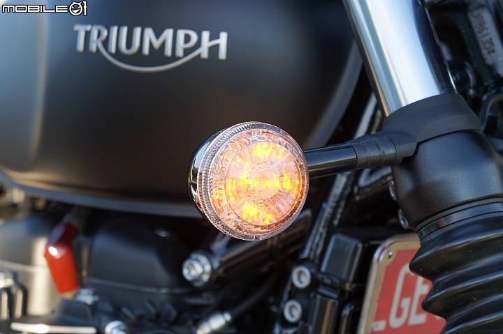2018 TRIUMPH Bonneville Bobber Black 專屬騎士的黑色美學
