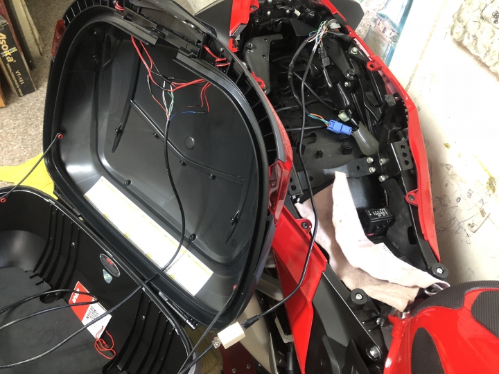 分享 Givi V56 後箱煞車/方向燈