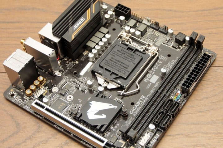 ITX 小鷹現身 GIGABYTE B360N AORUS GAMING WIFI 簡單開箱