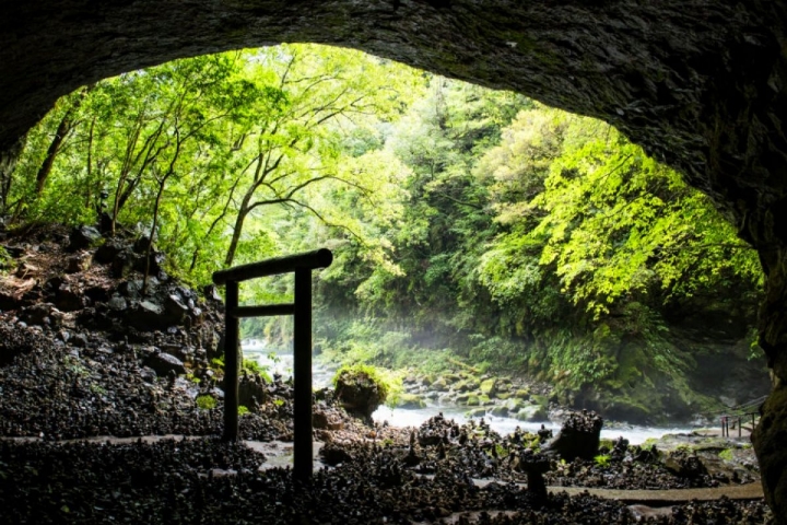 日本鳥居奇景～葉山・宮崎縣高千穗町・森戶海岸名島・竹島八百富神社