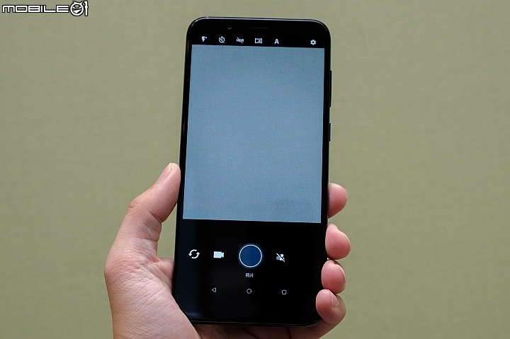 【採訪】HTC U12 Life揭曉!水樣玻璃大玩金屬質感、但不能擠了.....