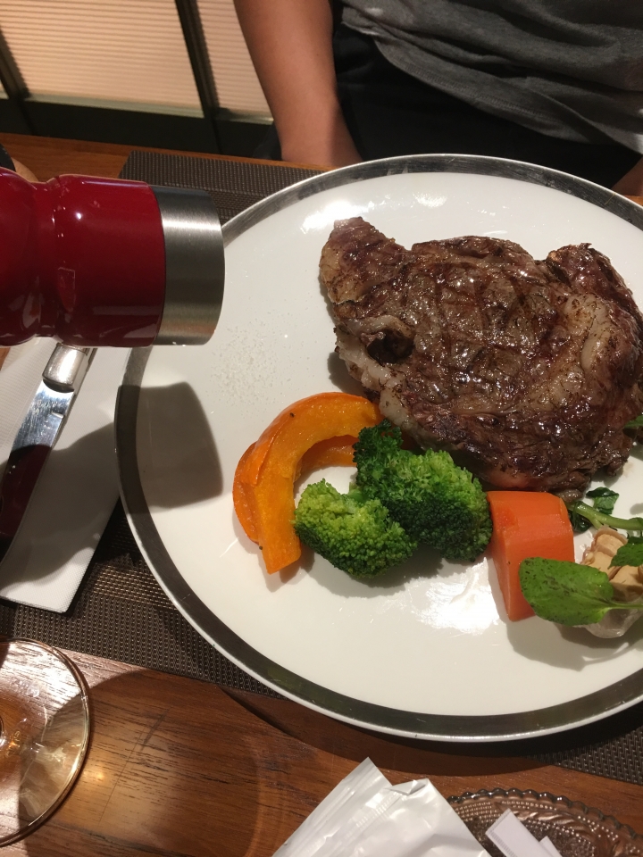 [台北美食]朵頤排餐京站店 有誠意的排餐~