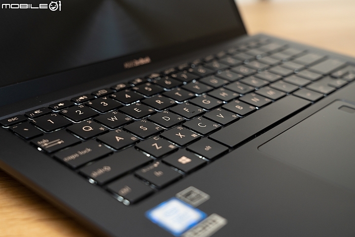 ASUS ZenBook S UX391UA 承襲經典的筆電新作