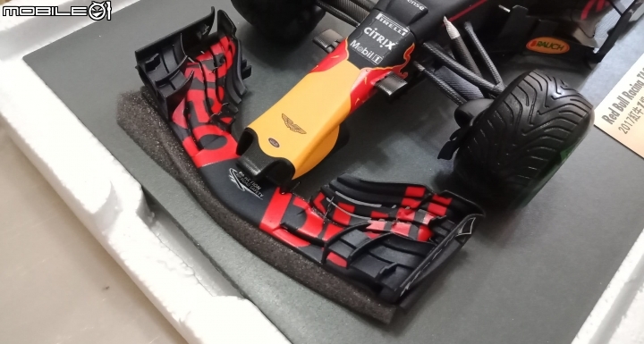 7-11 Spark 1/18 2017 Red Bull Racing F1 RB13 開箱