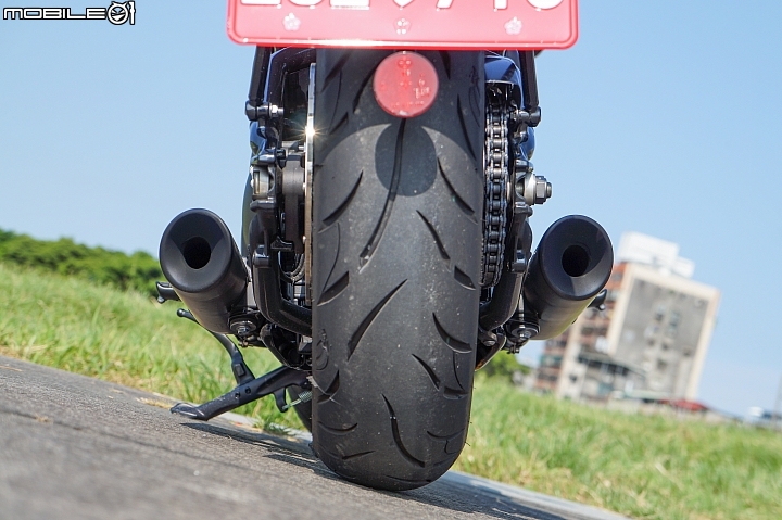 2018 TRIUMPH Bonneville Bobber Black 專屬騎士的黑色美學