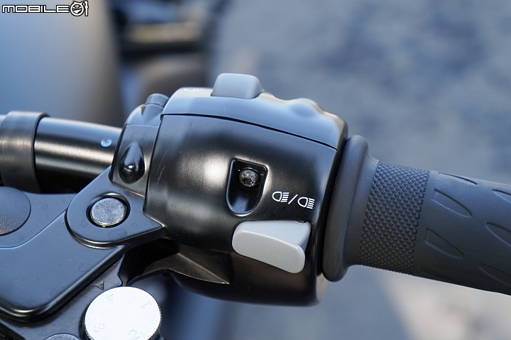 2018 TRIUMPH Bonneville Bobber Black 專屬騎士的黑色美學