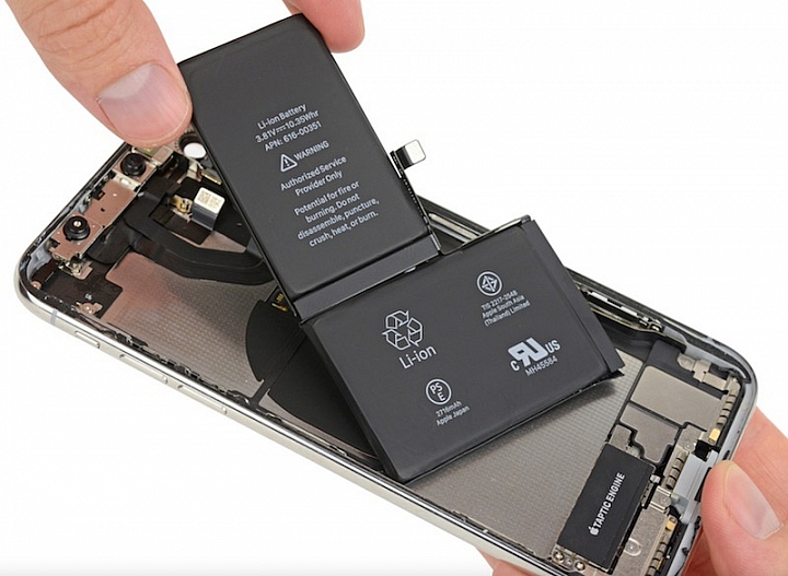 電池方面,傳聞OLED款的iPhone將iPhone X一樣,採用L型雙電池,6.5吋這款電量可能在3300~3400mAh之間。 電池方面,傳聞OLED款的iPhone將iPhone X一樣,採用L型雙電池,6.5吋這款電量可能在3300~3400mAh之間。