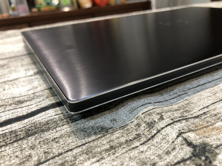 XPS 15 二合一 (2-IN-1)(9575) 黑金屬絲(Brushed Onyx)開箱文