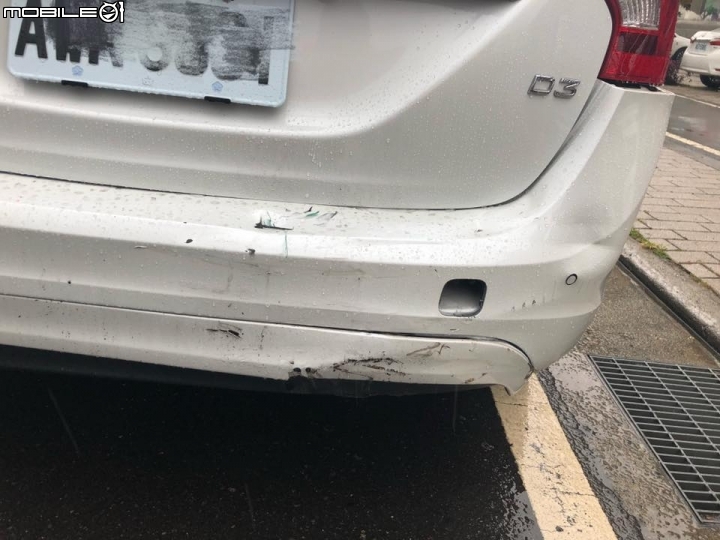 因為volvo保護我們!碰撞測試