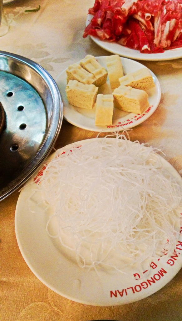 [台北市-捷運行天宮站]唐宮蒙古烤肉涮羊肉餐廳-為鹿肉而來，因牛肉驚豔，涮羊白肉經典，蒙古烤肉豪邁！