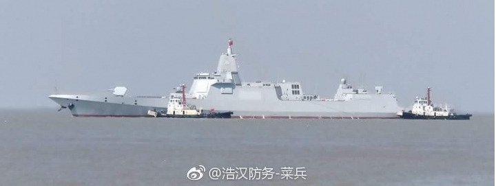 首艘055出海試航