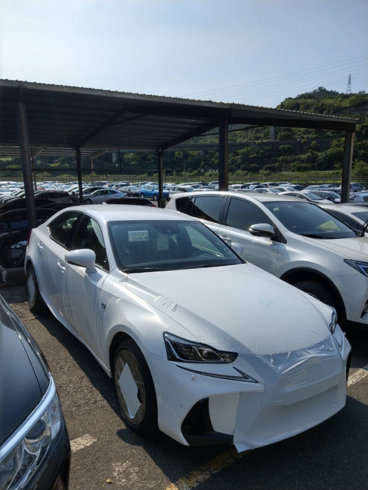 感謝版友～終於下訂IS300 (Q50&IS300抉擇)