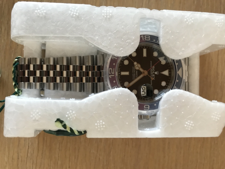 傳說中難買的ROLEX 126710BLRO GMT MASTER II 可樂果 終於拿到了