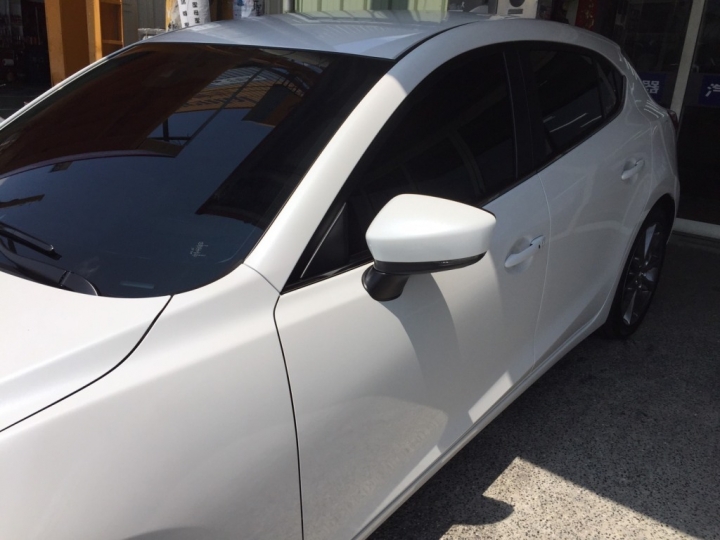 請問 貼完隔熱紙後車子前檔避光墊是否真的很有必要呀?