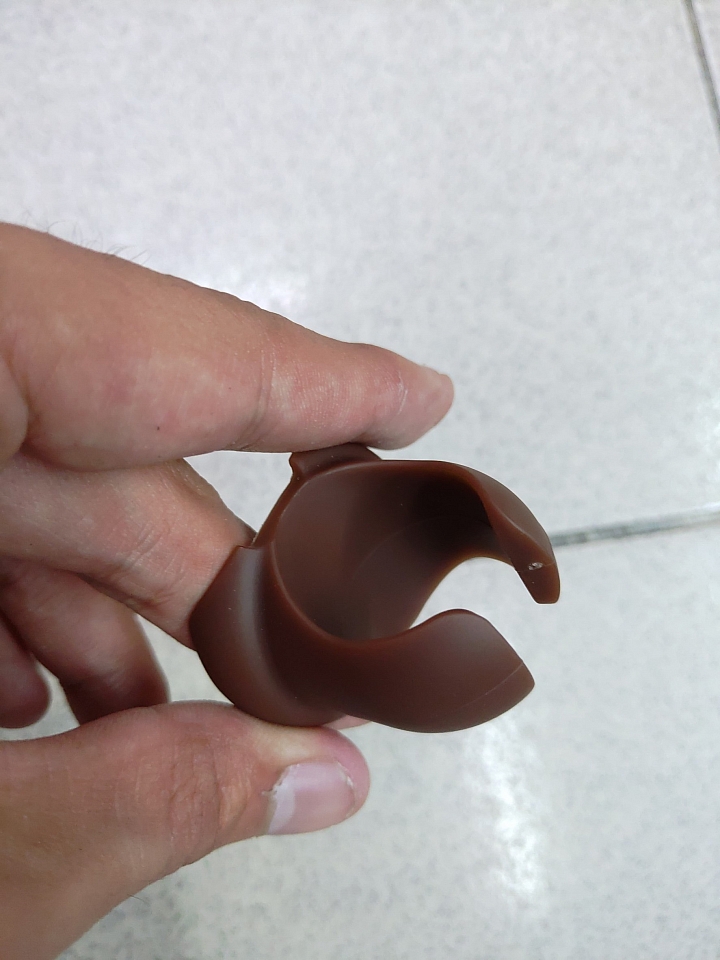 [開箱]MOMAX 藍牙皮革自拍桿 (氣憤開箱)