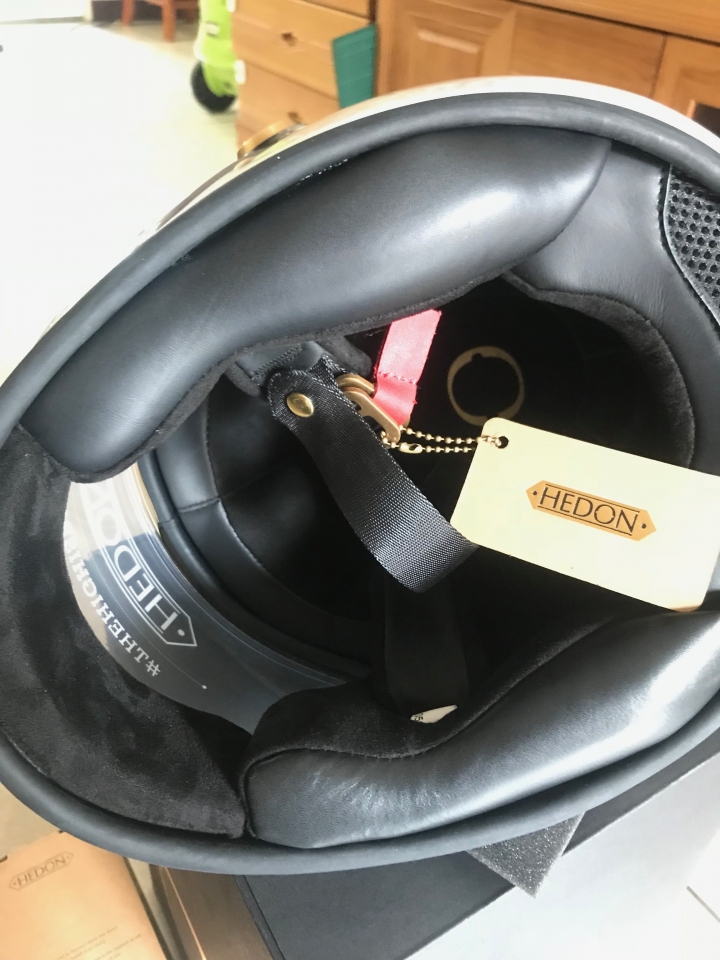 遠渡重洋的英國復古安全帽"HEDON"