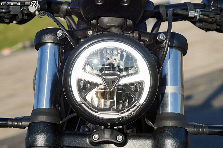2018 TRIUMPH Bonneville Bobber Black 專屬騎士的黑色美學