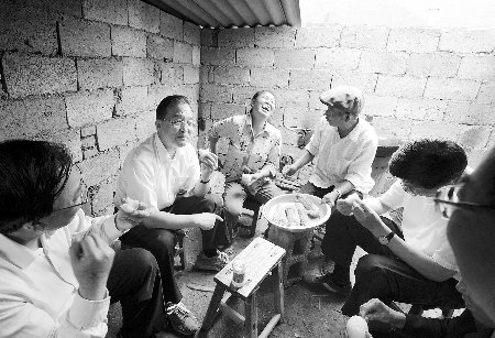 各國領導人勘災救災比一比