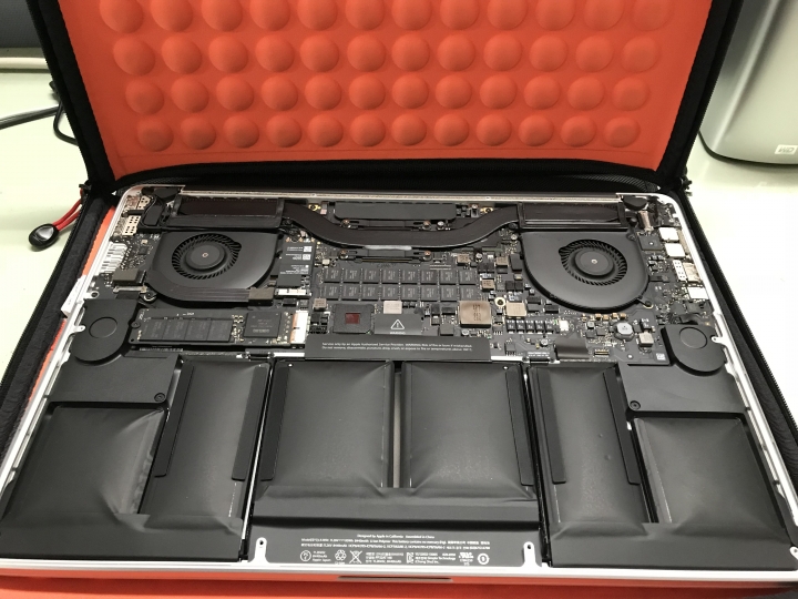 2014 年中 Macbook Pro 電池膨脹
