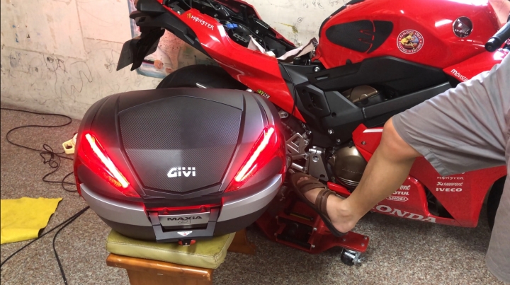 分享 Givi V56 後箱煞車/方向燈