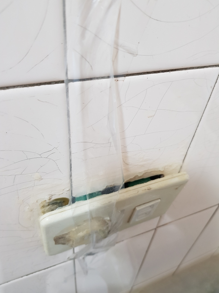 新手上路，想更換牆壁舊的開關及門外電燈燈座。