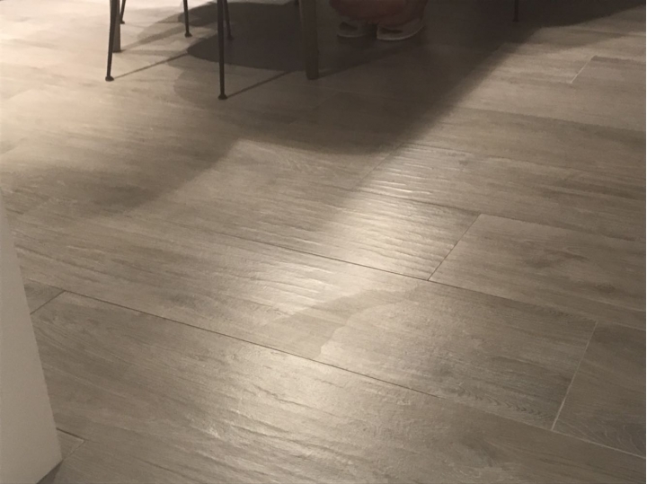 木紋磚地板狗尿尿的痕跡有辦法修復嗎？