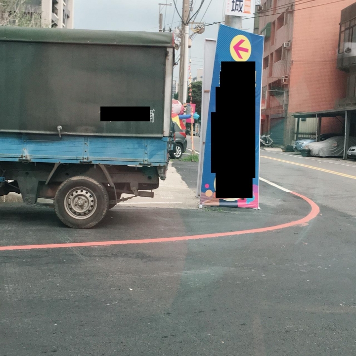 請問這廣告和車輛可以檢舉嗎?