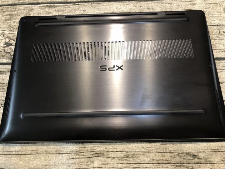 XPS 15 二合一 (2-IN-1)(9575) 黑金屬絲(Brushed Onyx)開箱文