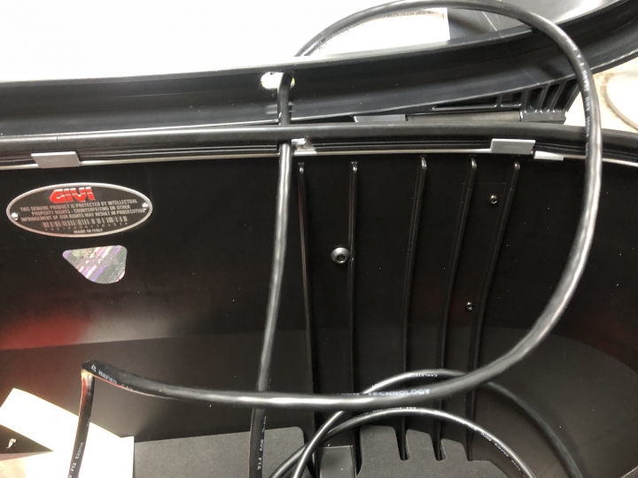 分享 Givi V56 後箱煞車/方向燈