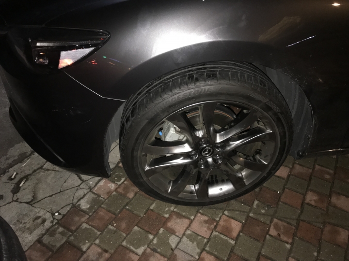 2017年式 MAZDA 6  65快速道路 時速130 爆胎就是穩.不晃~~