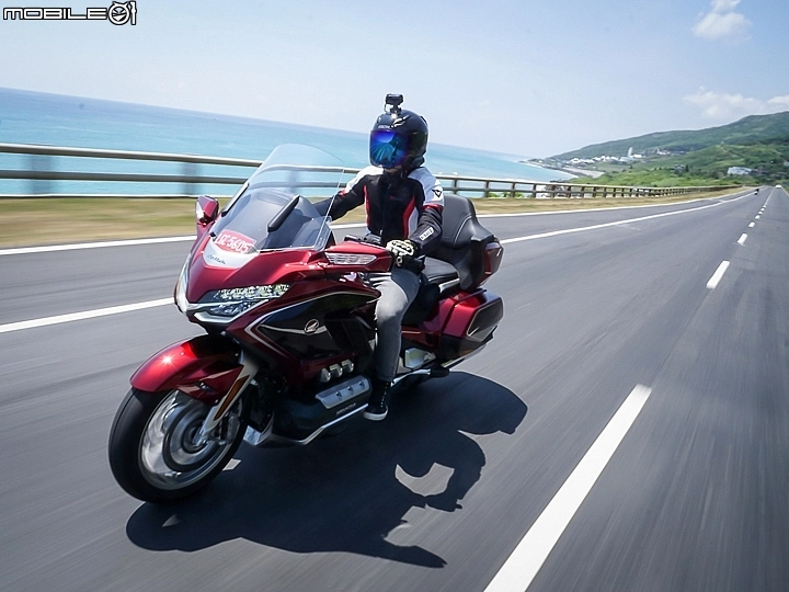 18 Honda Goldwing Dct 陸上奢華旗艦大改款首試 Mobile01 18 Honda Goldwing Dct 陸上奢華旗艦大改款首試 Mobile01
