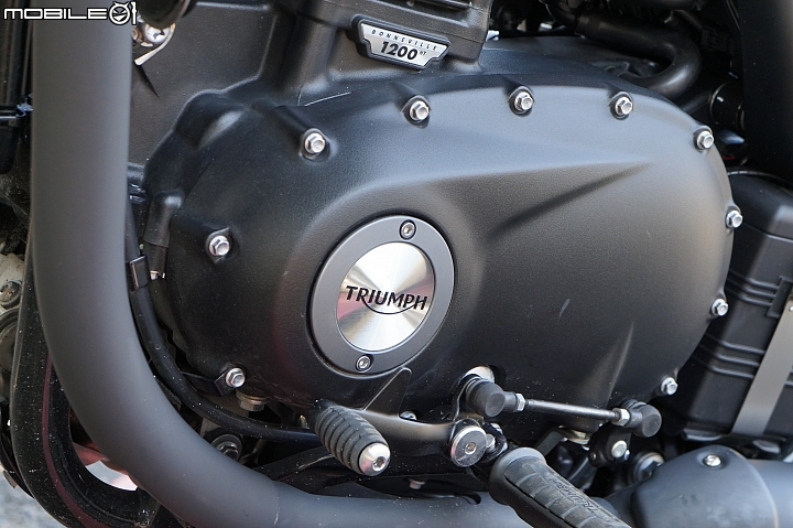 2018 TRIUMPH Bonneville Bobber Black 專屬騎士的黑色美學