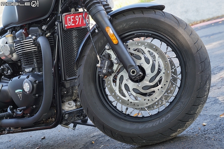 2018 TRIUMPH Bonneville Bobber Black 專屬騎士的黑色美學