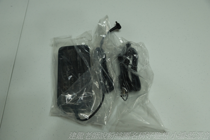 ROG SWIFT PG27UQ 輕開箱