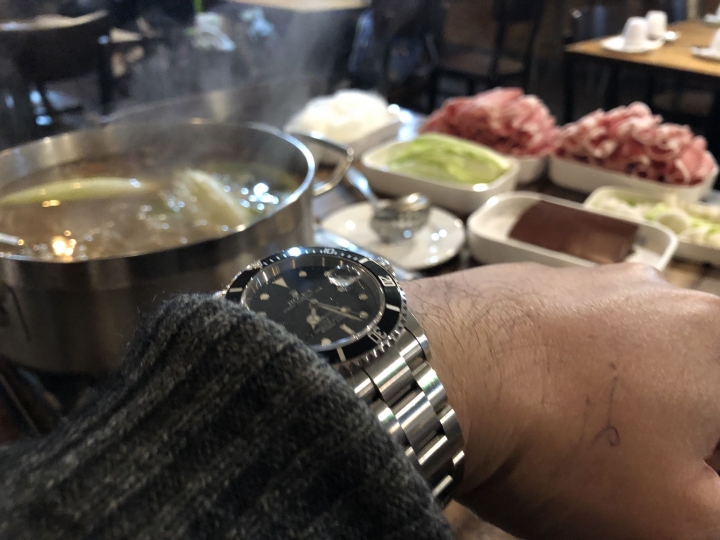 戴著14年的勞力士黑水鬼遊紐西蘭