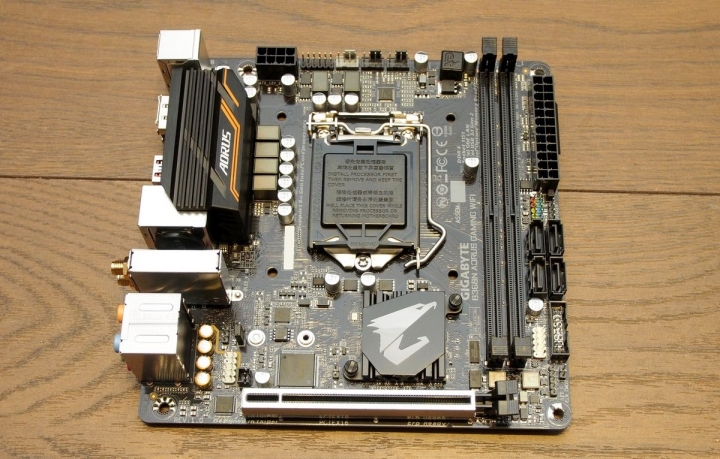 ITX 小鷹現身 GIGABYTE B360N AORUS GAMING WIFI 簡單開箱