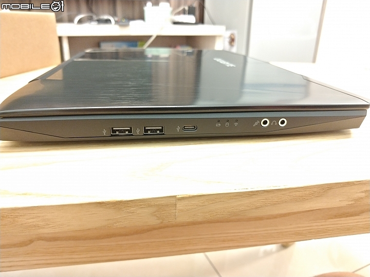 [不專業開箱] GIGABYTE SabrePro 15-W8 高質感平價電競筆電
