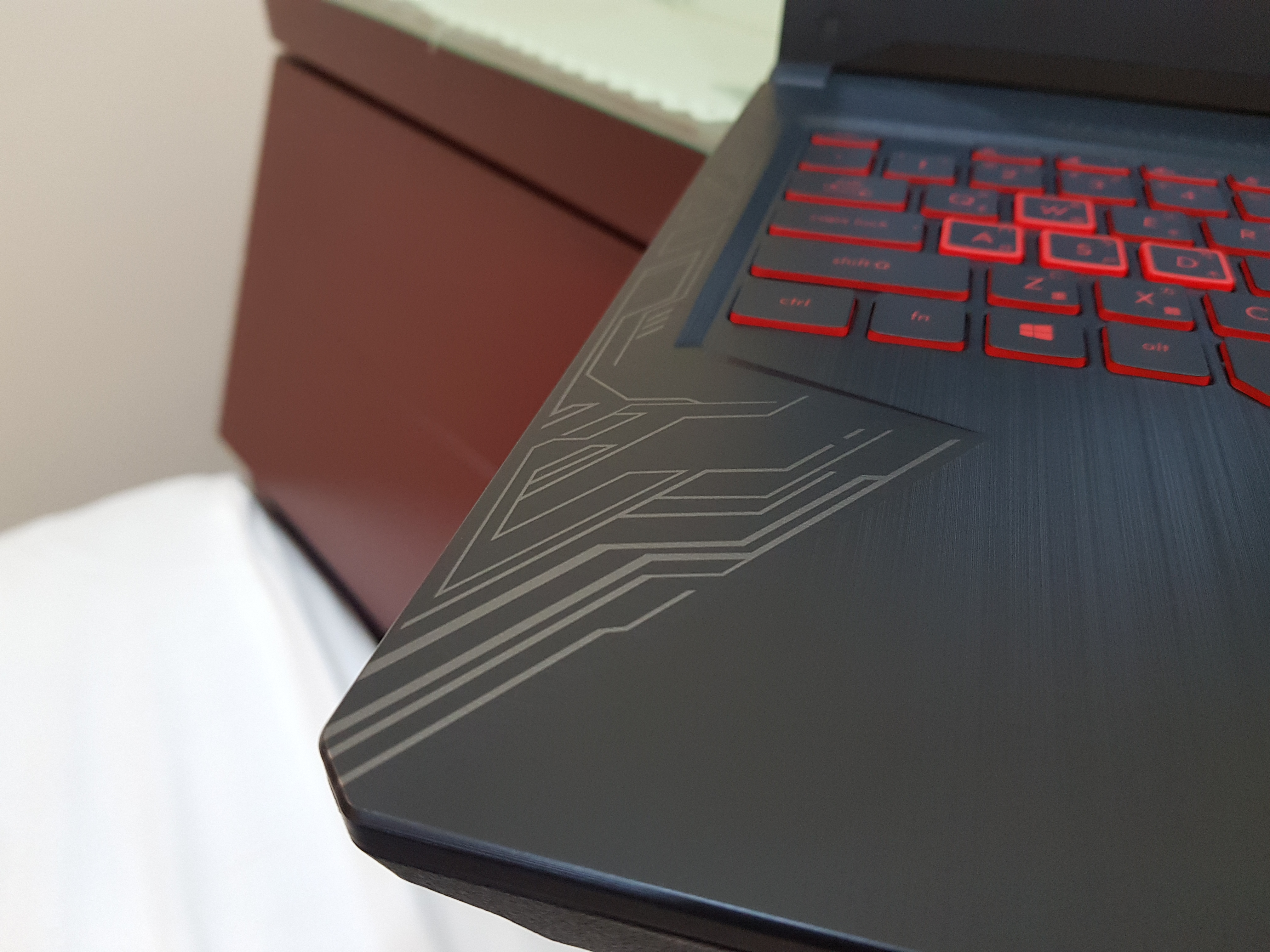 【小宅開箱】【閒聊】ASUS TUF Gaming FX504 剽悍．機甲戰魂