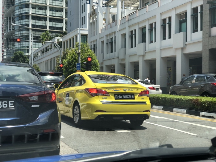 新加坡的Hyundai i40相當於台灣小黃的Altis嗎?