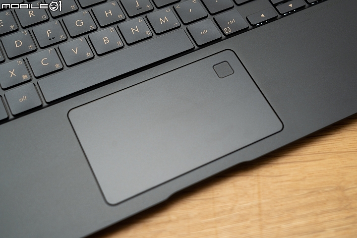 ASUS ZenBook S UX391UA 承襲經典的筆電新作
