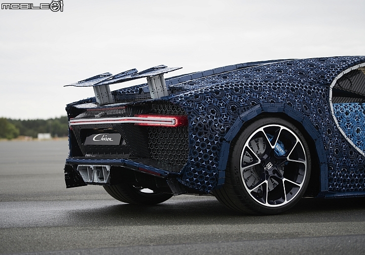 LEGO樂高打造1:1比例Bugatti Chiron-後大型擾流尾翼與車內時速錶皆為可動設計 LEGO樂高打造1:1比例Bugatti Chiron-後大型擾流尾翼與車內時速錶皆為可動設計